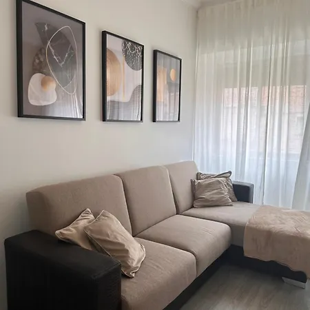Apartment Guest *